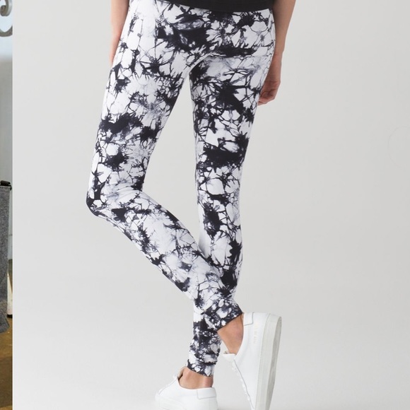 Lululemon Wunder Under Pant (Hi-Rise) (Shibori)
Shibori White Black size 2 - Picture 6 of 6